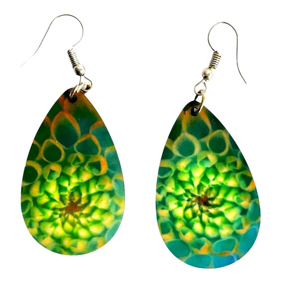 Green Geometric Drop Earrings With Fishhook Back - Picture 1 of 3